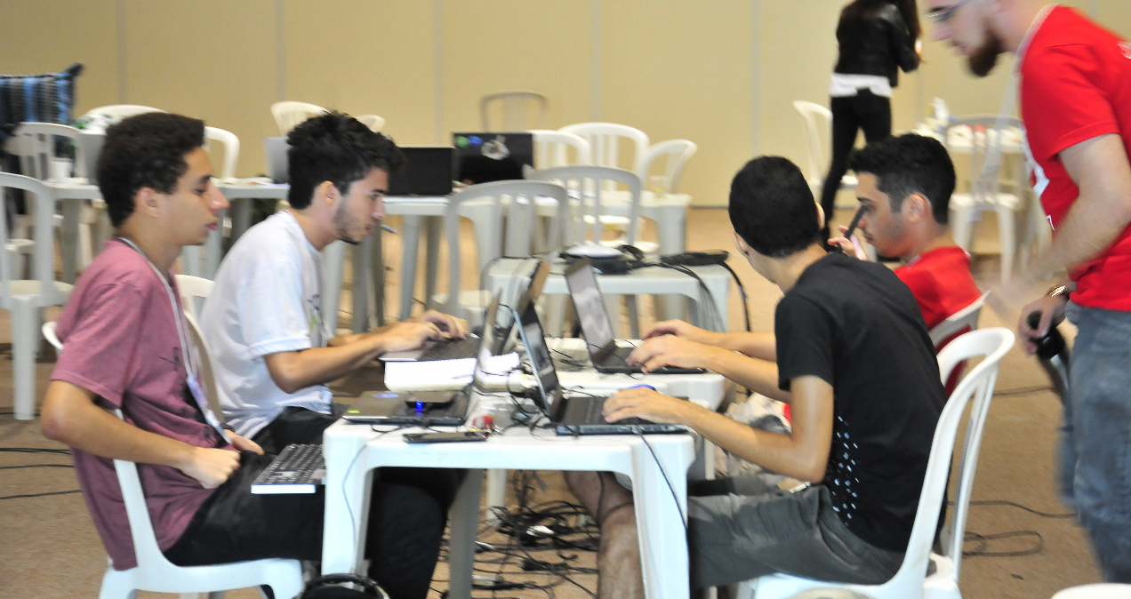 Hackathon: uma maratona criativa no Acampamento Inclusivo Potiguara 