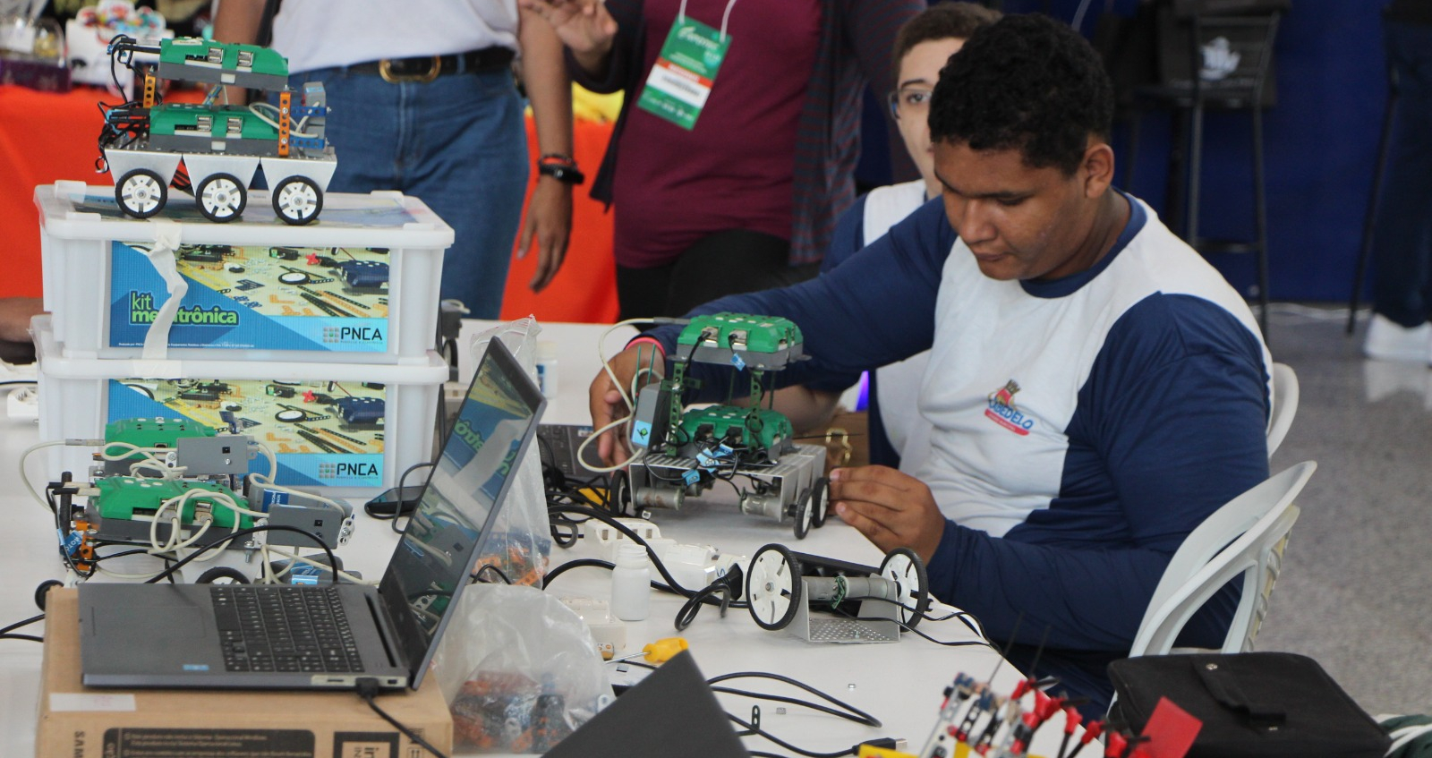 Oficina de Robótica na EXPOTEC
